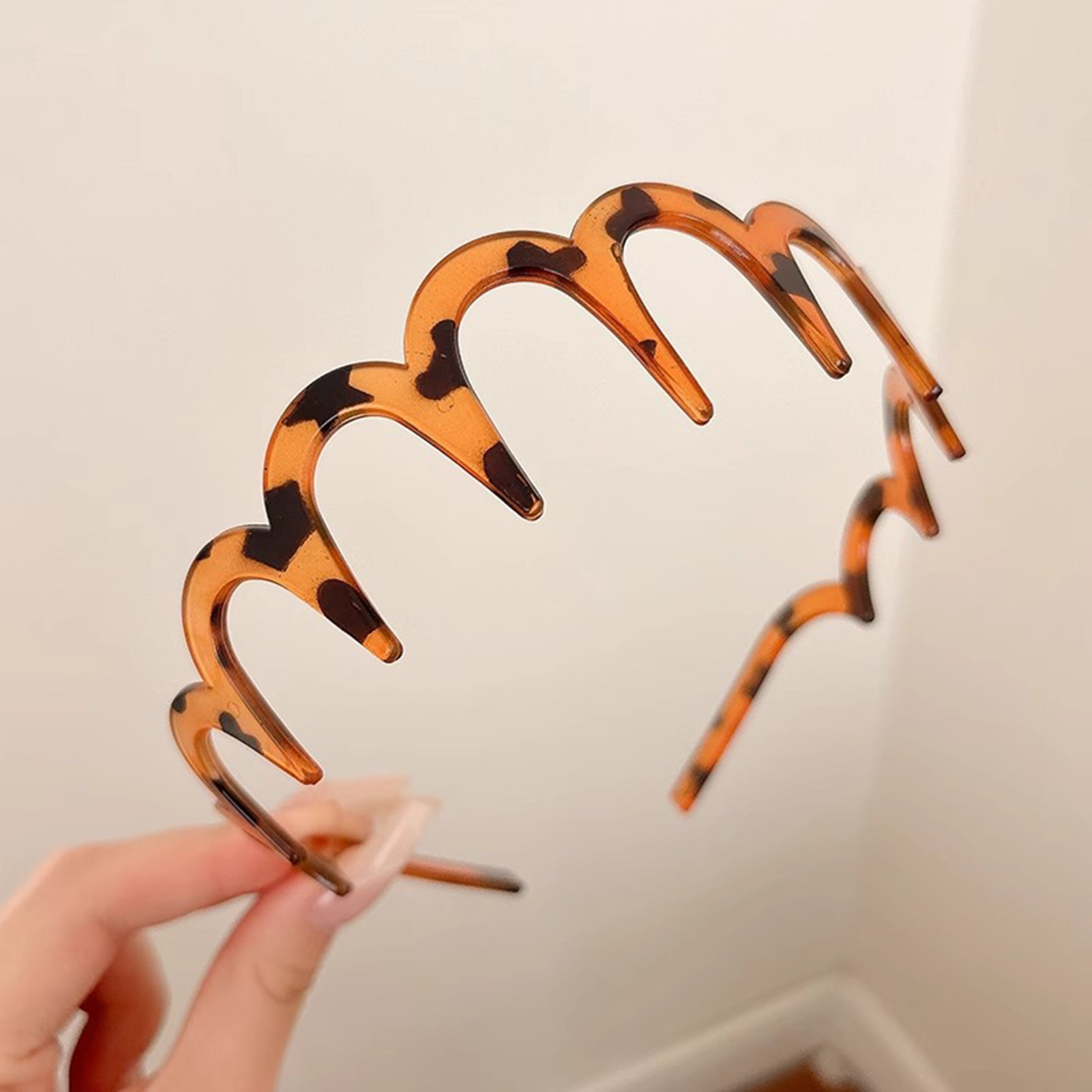 ヘッドバンド アクリル製 ウェーブ型 滑り止め ヘアフープ  - Hair Care For Hair Fall のレビューと価格